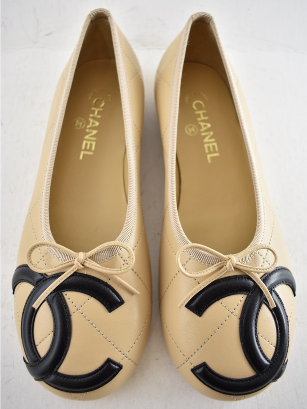 Chanel 26M Coco Beach Cambon Beige Black CC XL Logo Ballet Ballerina Flat 41 - Picture 10 of 16